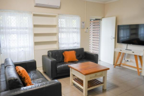 Tidy and sweet 2bedroom 1bath apartment in Mundingburra